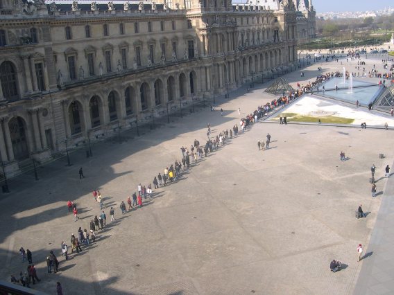  file d'attente pour le Louvre
